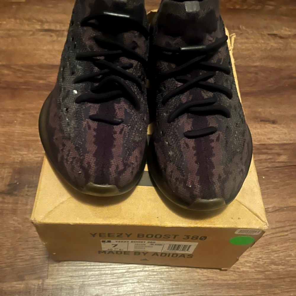 Yeezy 380 really good condition 👏